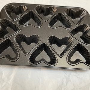 Heart tartlets pan new never used